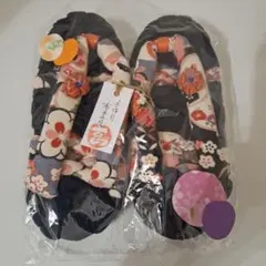 黒い草履 花柄ストラップ