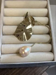 アシンメトリーピアス　パール