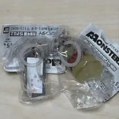 モンスターズインク　ガチャ　めじるしアクセサリー　ロズ　ブーのドア