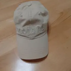ADIDAS ベージュ キャップ ロゴ刺繍