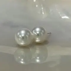 伊勢志摩産　アコヤ真珠　花珠級　 ホワイトパールのスタッドピアス