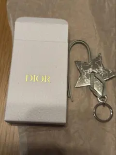 Dior ノベルティ　星型キーホルダー