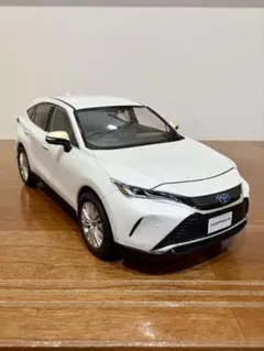 【美品】ハリアー カラーサンプル　ホワイトパールクリスタルシャイン【070】のサムネイル