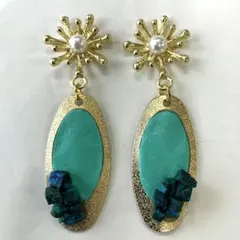 6066 パールつきお花とグリーンとブルーチャームのピアス