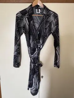 BCBGMAXAZRIA ラップワンピース モノトーン 総柄 XSのサムネイル