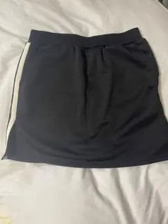 黒のタイトスカート サイドストライプ