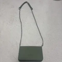 グリーン ショルダーバッグ チェーンストラップ付き
