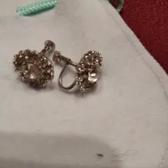 フラワー型クリスタルイヤリング