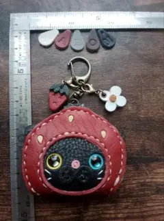 2】Mサイズ☆黒猫いちごのコインケース - メルカリ
