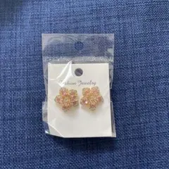 花型ピアス ピンクストーン付き