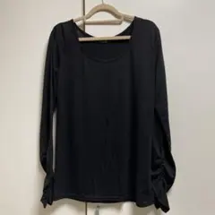 黒長袖カットソー