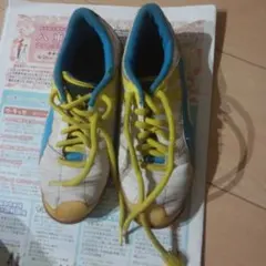 サッカーシューズ ホワイト/ブルー/イエロー