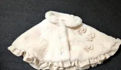 フリル付きクリーム色ベビーポンチョ