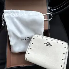 coach ブラウン ホワイト 二つ折り財布 ホワイト C7805 - メルカリ