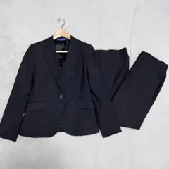 【美品】レミュー　パンツスーツ ストライプ　黒　セットアップ　就活　ビジネス