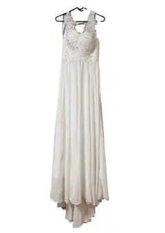 ホワイトウェディングドレス ビーズ刺繍付き