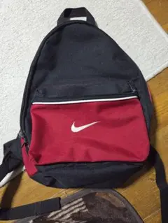Nike 登園リュック　仕切り付き　子供向け