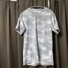 グレーの迷彩柄シャツ　ヨネックス