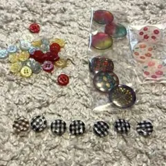 多様なデザインのボタンセット