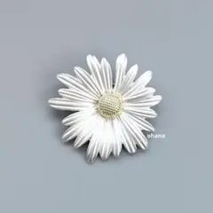 【F27】マーガレットのブローチ デイジー　花　ホワイトシルバー　北欧風