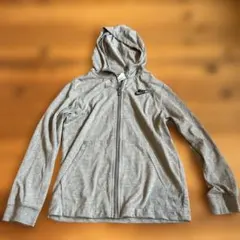 キッズNIKE グレー フード付きパーカー S