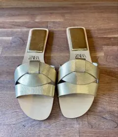 【新品未使用】ZARA ゴールド フラットミュールサイズ38
