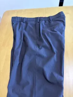 黒ユニクロゴム入りスラックス