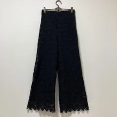 ザラ　レース　花　パンツ　黒　上品　ブラック　オシャレ　素敵　大人のサムネイル