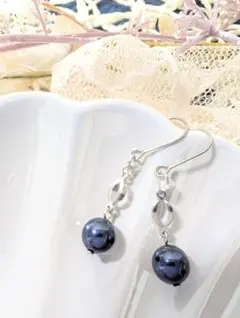 スワロフスキー ネイビーピアス 上品 フォーマル　シルバー