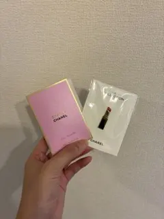 CHANEL ピンバッジノベルティ　試供品香水