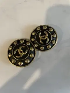 CHANEL ブラック ゴールド イヤリング