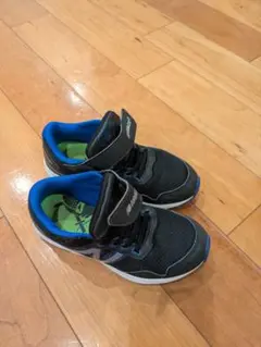 ニューバランス　19センチ　キッズスニーカー 黒/青