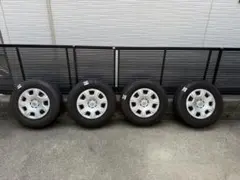 ハイエース　純正タイヤホイール4本セットのサムネイル