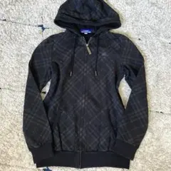 【美品✨】バーバリーブルーレーベル　パーカー　ロゴ刺繍　フード　ノバチェック　M