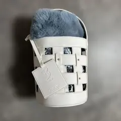 ホワイト編み込みハンドバッグとブルーファー クラウディ CLOUDY