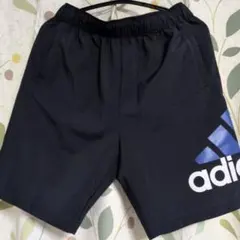 adidas ネイビー ハーフパンツ　140cm