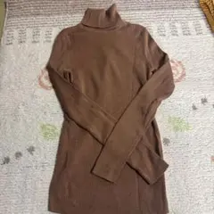 ブラウン タートルネックセーター Mサイズ　ユニクロ