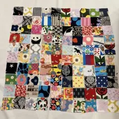 304 カットクロス　生地　5cm パッチワーク　100枚　四角つなぎ　カラフル