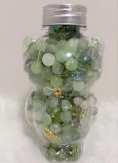 ガラスビーズ　緑系　パーツ入り　猫ボトル