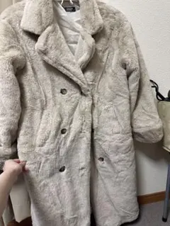 クリーム色 ダブルブレスト ファーコート