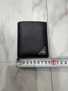 美品PRADA サフィアーノ 二つ折り財布 ブラックのサムネイル