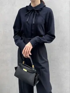 アメノチハレ　ラウンドフリルカラーピンタックブラウス　ネイビー