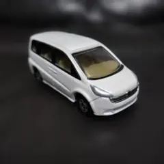 トミカ ミニカーNo.21 Honda ステップワゴン 2005