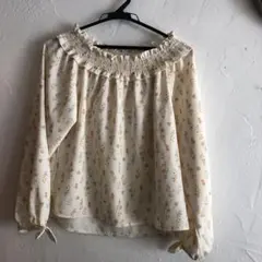 earth 花柄ブラウス オフショルダー F