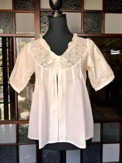 ネセセア風刺繍ブラウス