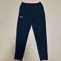 美品Under Armour ブラック ロングパンツ　150