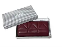 新品 FURLA バーガンディ キルティング長財布