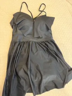 水着　ワンピース　フリル　黒