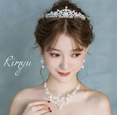 3点セット ウェディングアクセサリー　ティアラ&ピアス&ネックレス