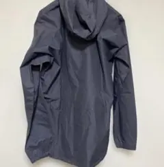 ダークグレー ナイロンジャケット フード付き